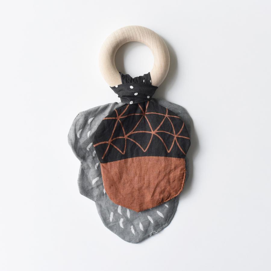 Organic Crinkle Teether - Acorn